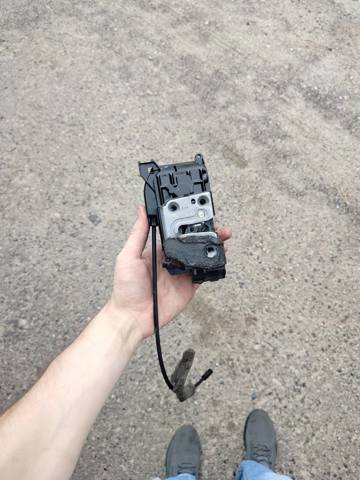 Замок задніх дверей, правих 825028873R RENAULT