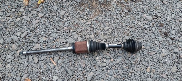 Піввісь передня, права 31607605512 BMW