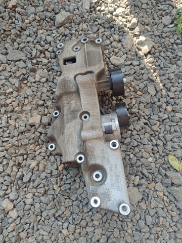Кронштейн кріплення генератора LR002827 LAND ROVER