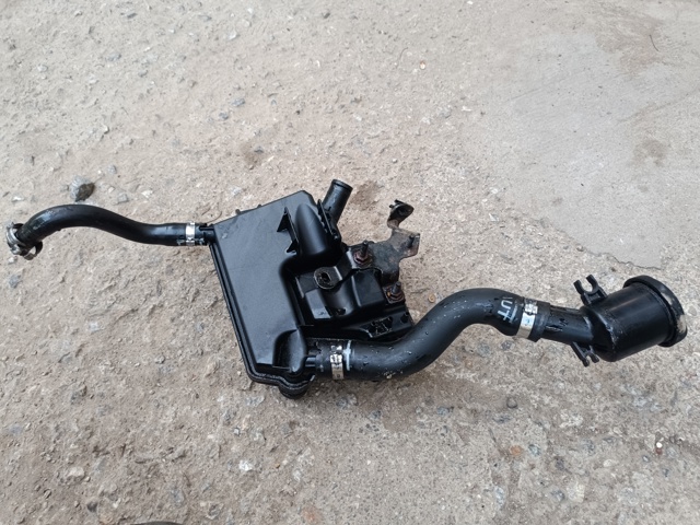 Масловіддільник LR003188 LAND ROVER