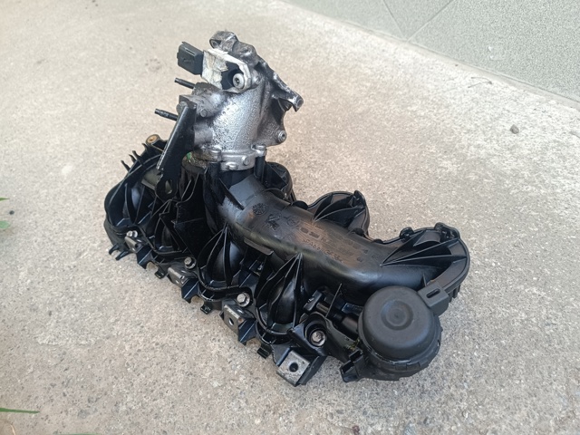 Колектор впускний LR006680 LAND ROVER