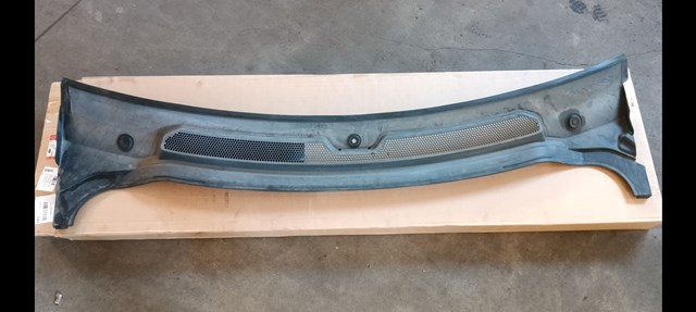 Водостік лобового скла, жабо LR096164 LAND ROVER