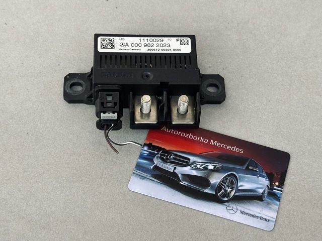 Реле контролю заряду АКБ A0009822023 MERCEDES