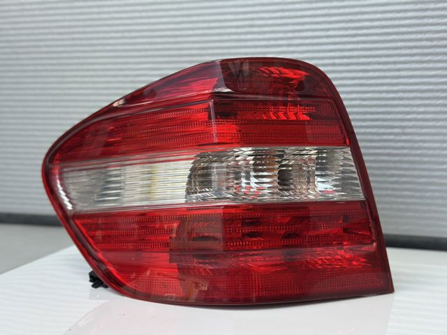 Ліхтар задній лівий A1649060900 MERCEDES