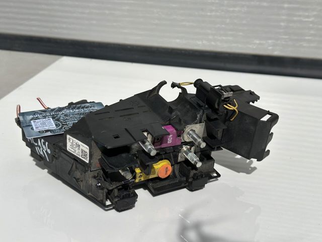 Коробка запобіжників A1665402450 MERCEDES
