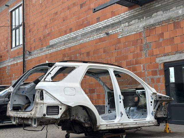 Крило праве заднє A1666305401 MERCEDES