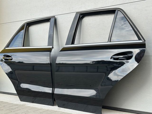 Двері пасажирські задні праві A1667300205 MERCEDES