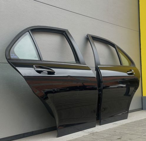 Двері пасажирські задні праві A2047300205 MERCEDES