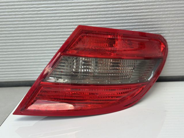 Задні ліхтарі A2048203064 MERCEDES