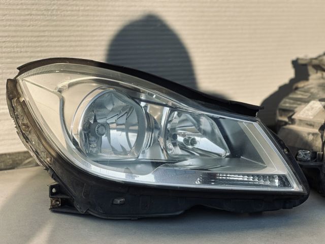 Фара передня права A2048205259 MERCEDES