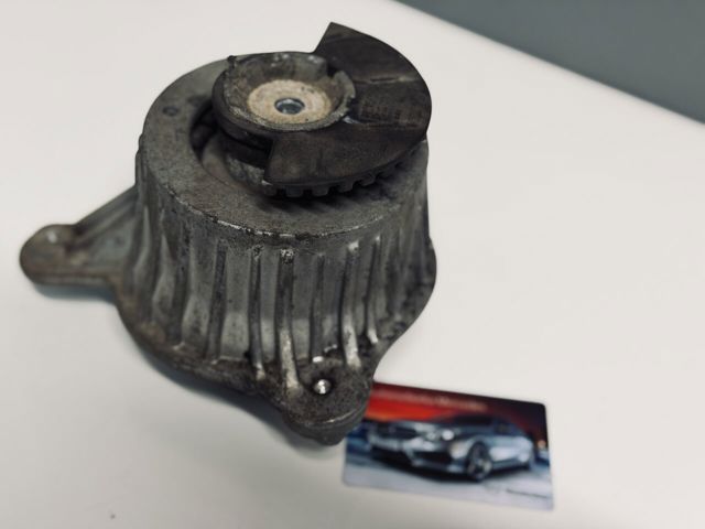 Ліва подушка двигуна A2052406817 MERCEDES