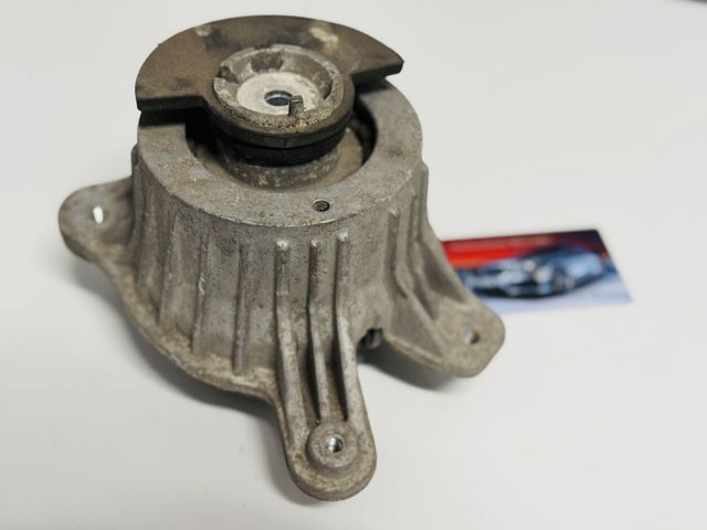 Права подушка мотора A2052406917 MERCEDES