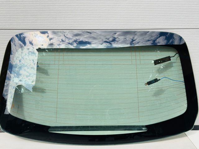 Скло заднє A2056704500 MERCEDES