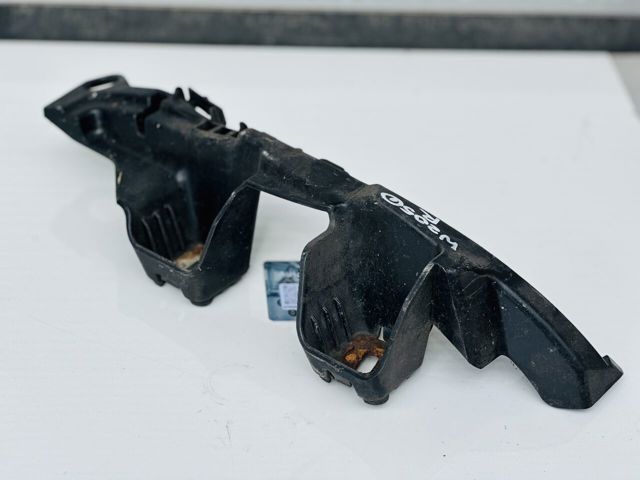 Кронштейн бампера заднього, правий A2058850465 MERCEDES