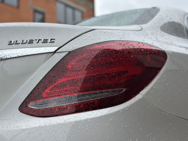 Задній правий стоп A2059061457 MERCEDES
