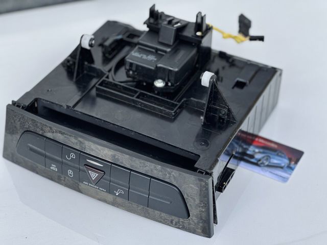 Аварійна кнопка A2116800552 MERCEDES