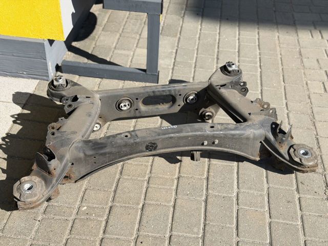 Балка задньої підвіски поперечна A2123503605 MERCEDES