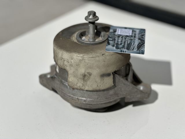 Подушка (опора) двигуна, права передня A2132405300 MERCEDES