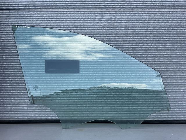 Скло пасажирських дверей A2137250210 MERCEDES