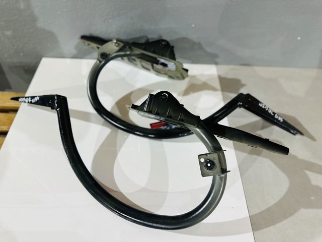 Петля багажника A2137500428 MERCEDES