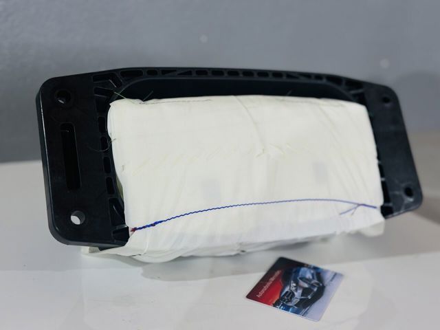 Установка подушки безпеки пасажира A2138600202 MERCEDES