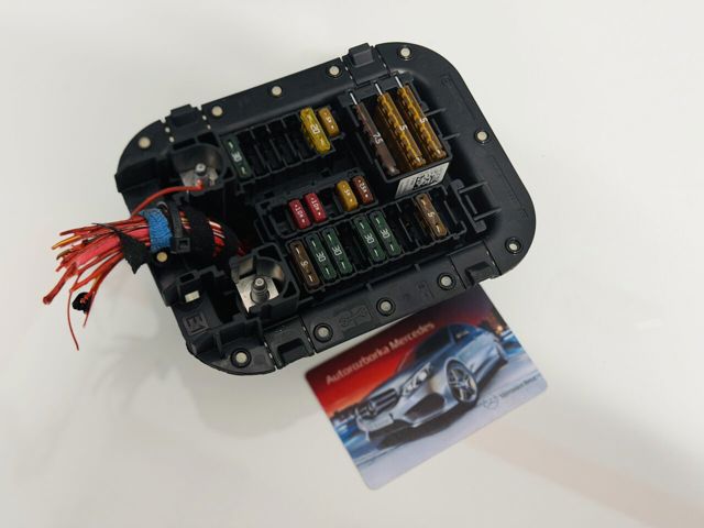 Коробка запобіжників A2225403150 MERCEDES
