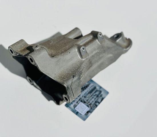 Кронштейн подушки (опори) двигуна, правої A6512234304 MERCEDES