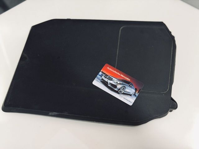 Кришка двигуна декоративна A6540104001 MERCEDES