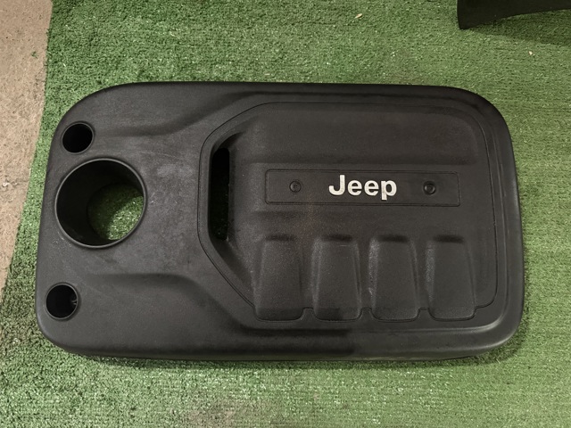 Кришка двигуна декоративна 4861992AB CHRYSLER