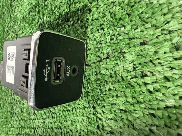 USB-розгалужувач 5XG28DX9AD CHRYSLER
