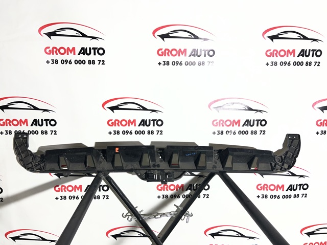 Кронштейн бампера заднього, центральний 68287855AA CHRYSLER