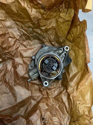 Насос вакуумний 11667586424 BMW