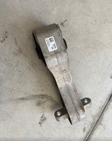 Задня подушка двигуна 22116885778 BMW