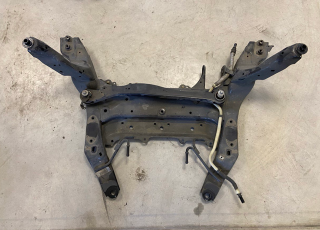 Передня балка 31116869546 BMW