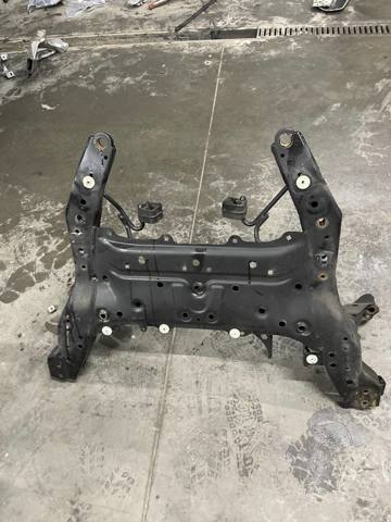 Передня балка 31116872729 BMW