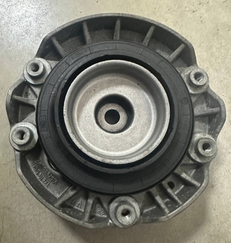 Кріплення переднього амортизатора 31336892617 BMW