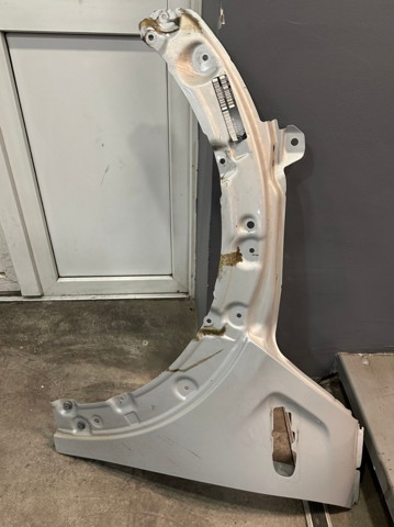 Переднє праве крило 41007374522 BMW