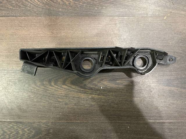 Ліве кріплення переднього бампера 4K8807283B VAG