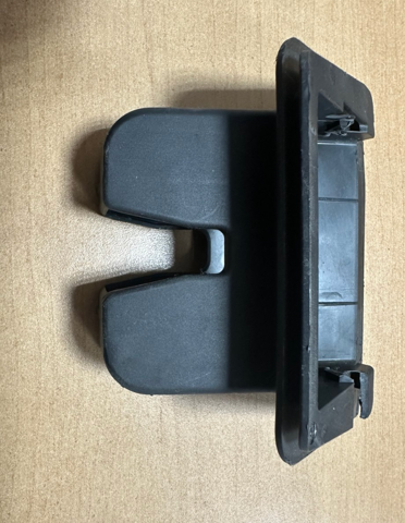 Накладка на багажник 4M0827520 VAG