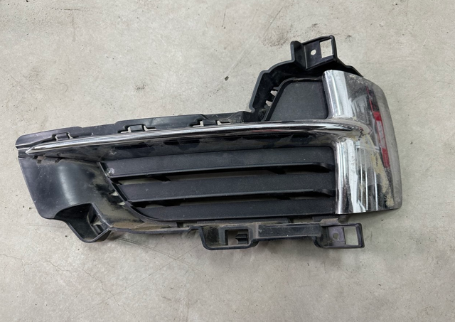 Решітка переднього бампера, ліва нижня 51117307993 BMW
