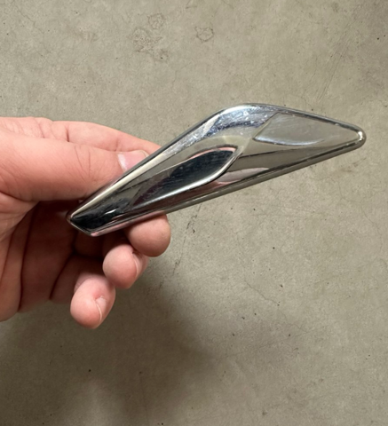 Накладка переднього лівого крила 51117338569 BMW