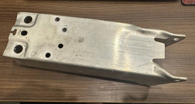 Кронштейн підсилювача переднього бампера 51117406387 BMW