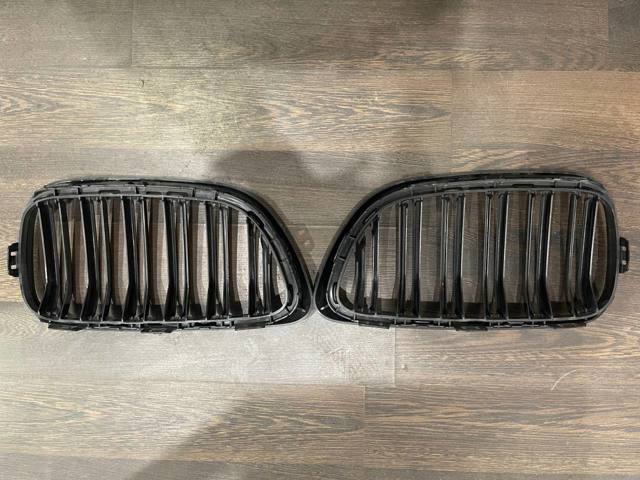 Решітка радіатора ліва 51137200727 BMW