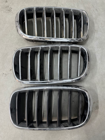 Решітка радіатора ліва 51137316061 BMW