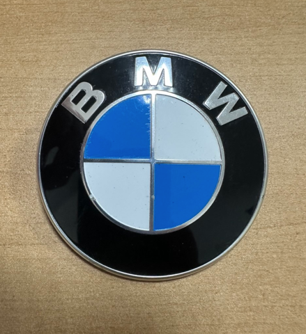 Фірмовий значок на кришку багажника 51148219237 BMW