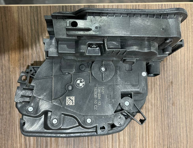 Замок передніх пасажирських дверей 51217281934 BMW