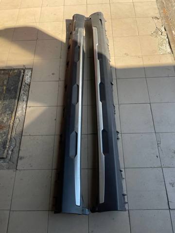 Накладка зовнішня (молдинг) порога, правий 51778499000 BMW
