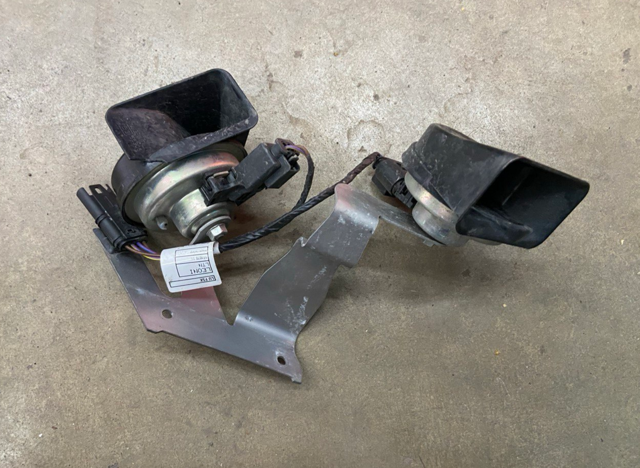 Клаксон 61337401575 BMW