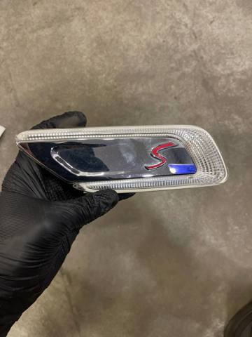 Поворотник правий 63137358470 BMW