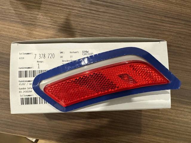 Правий відбивач бампера 63147378720 BMW